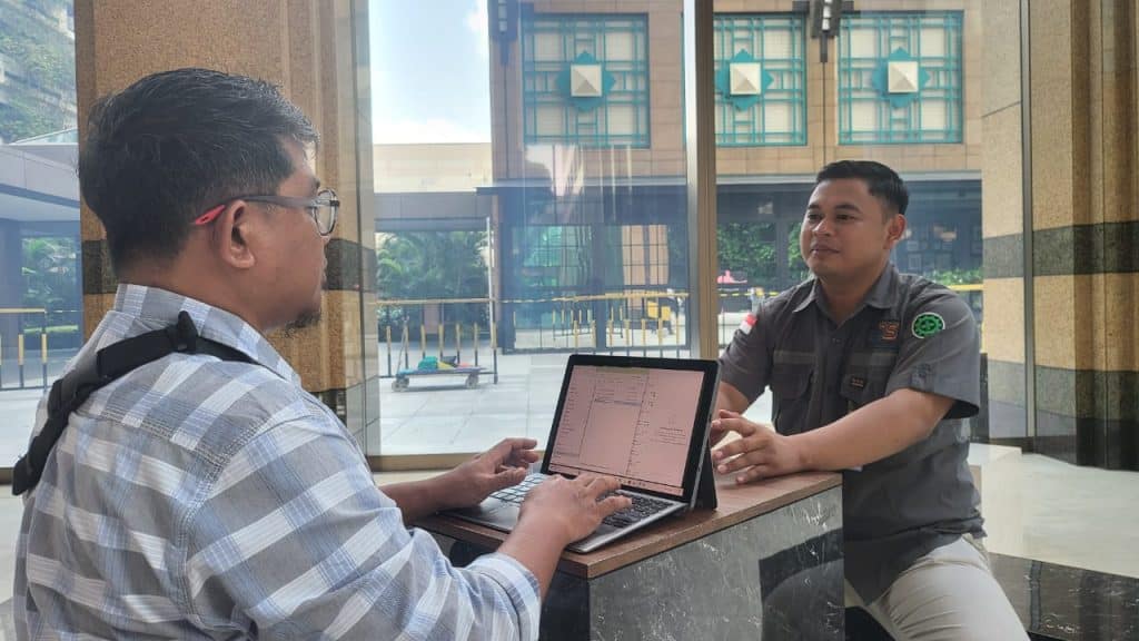 Rajawali Megah Karya bersama seorang klien