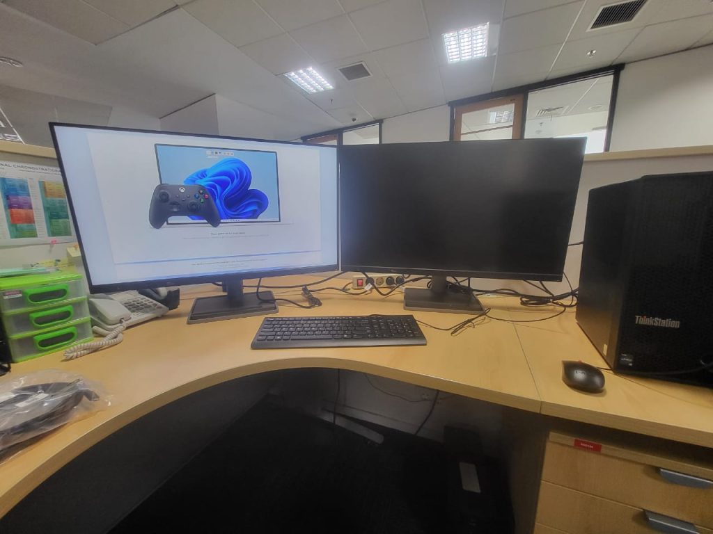 Pemasangan unit PC di salah satu klien PT Rajawali Megah Karya, telah selesai